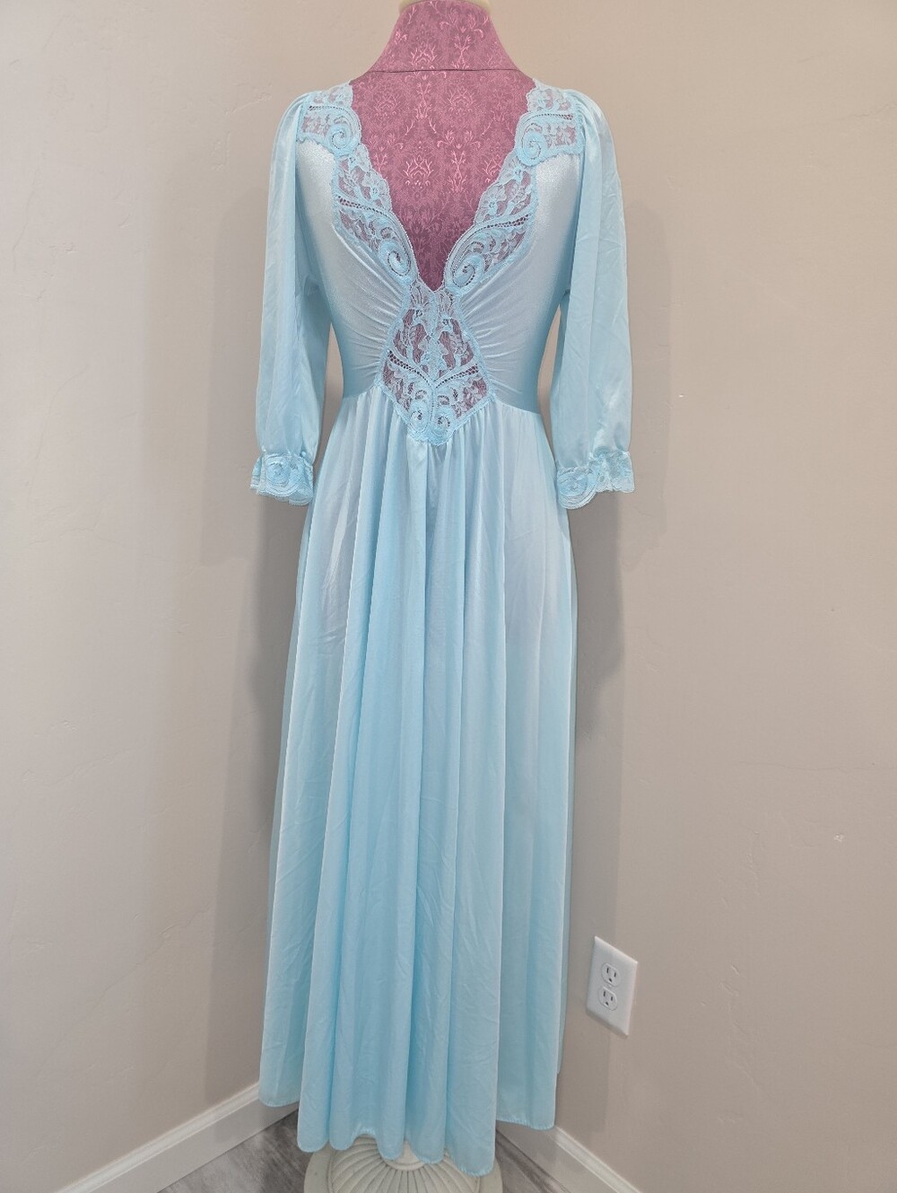 Vintage Olga Peignoir Set Nightgown Robe Blue Pearl Lace Size Medium Full Sweep